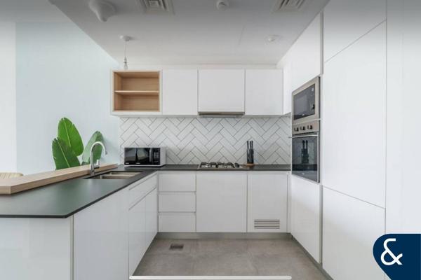 Upgraded | Fully Equipped | 1BR Plus Study